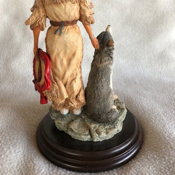 Country Artists Call of the Warrior Indian woman with wolf figurine - Picture 4 of 13